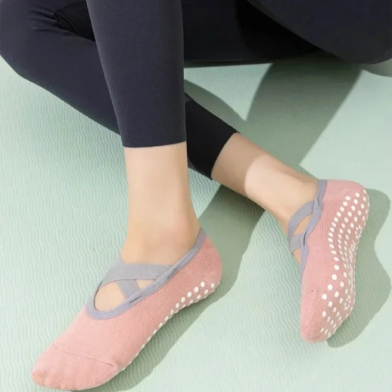 1/ 4Pair Professional Women Yoga Sock Silicone Anti-slip Ballet Pilates Socks Women Backless Breathable Bandage Yoga Sport Socks
